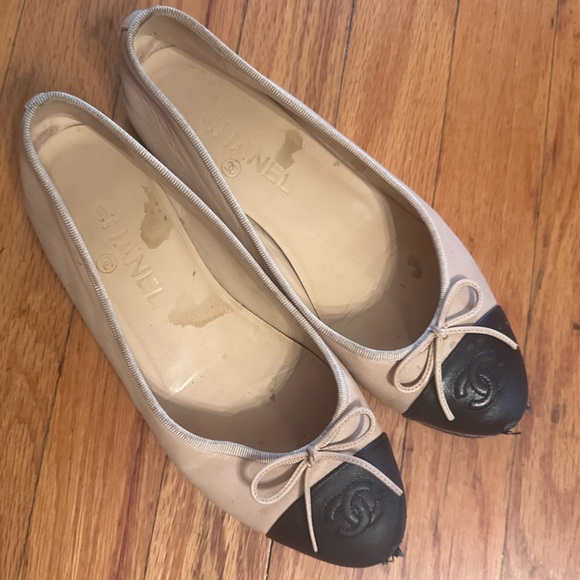ICONIC CHANEL BALLET FLATS - Picture 1 of 17